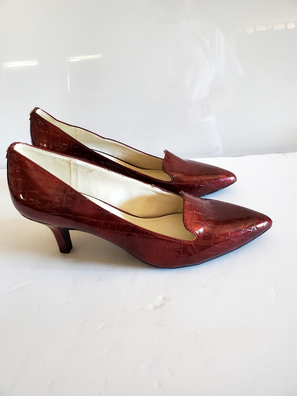 Anne Klein Felice Womens 9M Pointed Toe Kitten Heel Pumps Burgundy Croc New